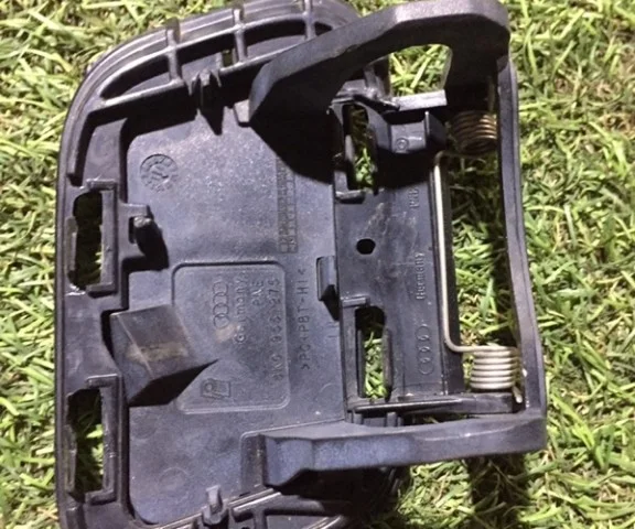 Крышка форсунки фароомывателя левая для Audi A4 B8 2007-2015 на фотографиях