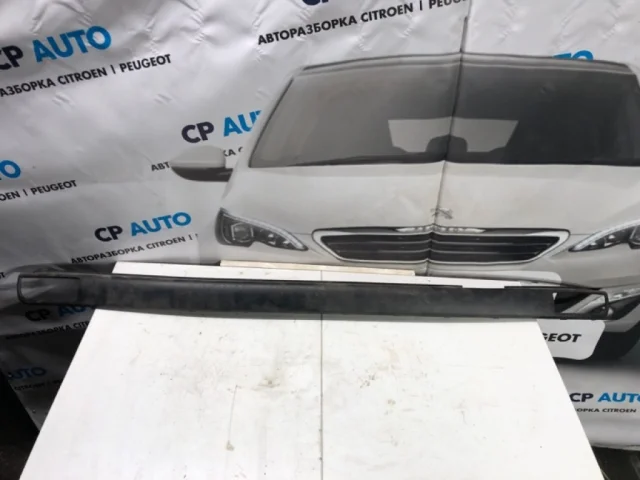 Накладка заднего бампера для Citroen C4 Хэтчбек 2010-2016 на фотографиях