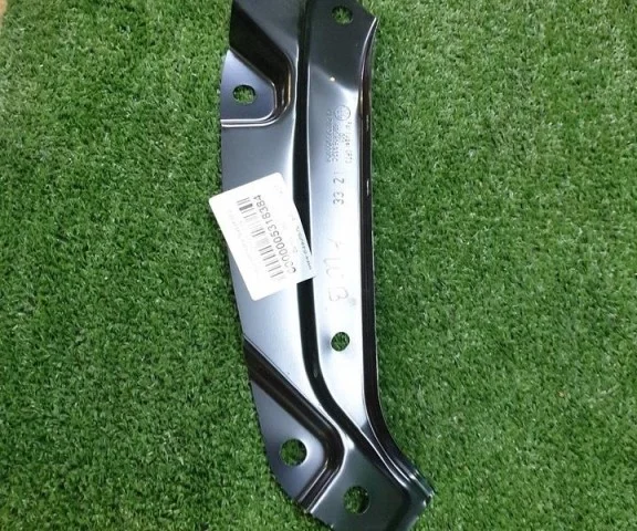 Кронштейн правой фары верхний для Volkswagen Polo V (6C) Седан 2015-2020 на фотографиях