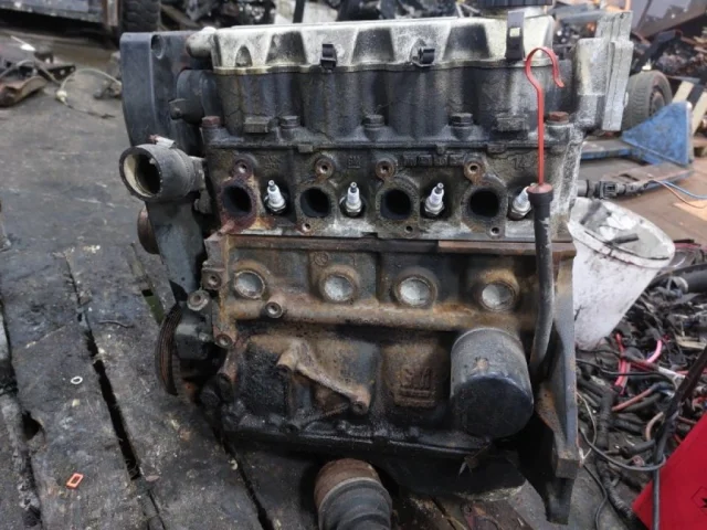 Двигатель без навесного для Opel Astra F Седан 1991-2000 на фотографиях