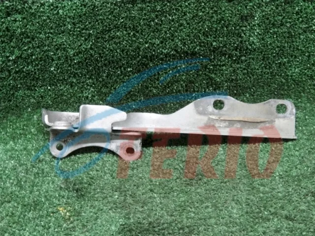 Петля капота правая для Suzuki Liana ER 2001-2008 на фотографиях