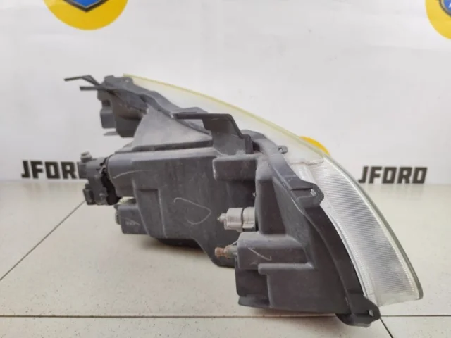 Фары для Suzuki SX4 2006-2009 на фотографиях