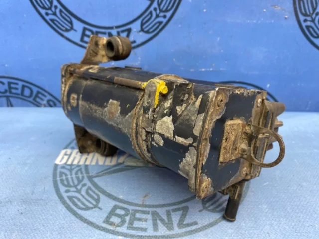 Компрессор пневмоподвески передний для Mercedes-Benz S class W220 1998-2005 на фотографиях