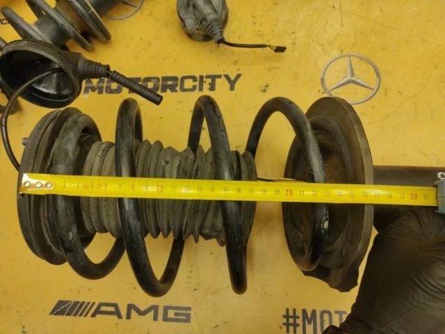 Амортизатор задний левый для BMW 7er Е38 1994-2001 на фотографиях