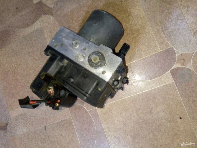 Блок ABS для Audi A4 B6 Avant 2000-2004 на фотографиях