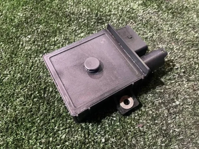 Реле свечей накала для BMW X5 Е70 2006-2013 на фотографиях