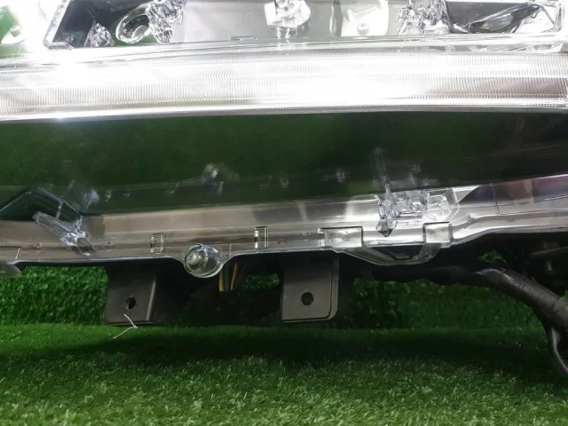 Фара левая для Toyota Land Cruiser J300 2021+ на фотографиях