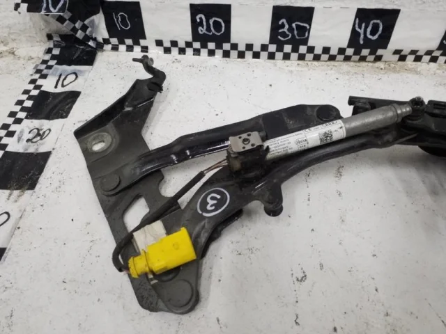 Петля капота левая для Audi Q5 8R 2008-2016 на фотографиях