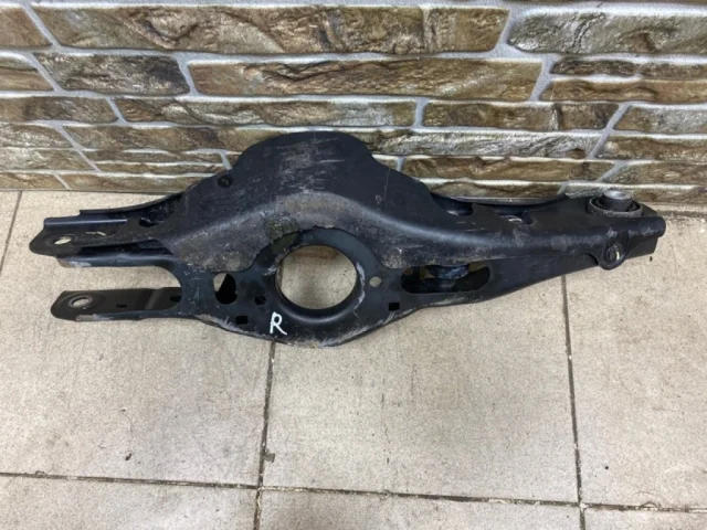 Качающийся рычаг левый для Hyundai Tucson NX4 2020+ на фотографиях