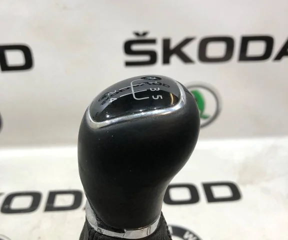 Ручка МКПП для Skoda Octavia A7 на фотографиях