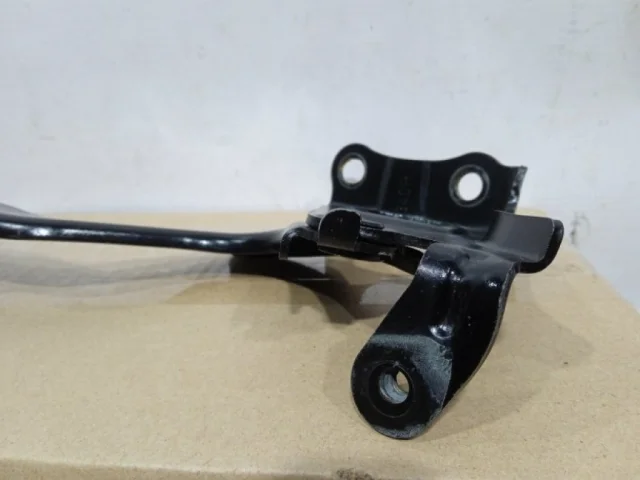 Петля капота правая для Toyota RAV4 XA40 rest 2015-2019 на фотографиях