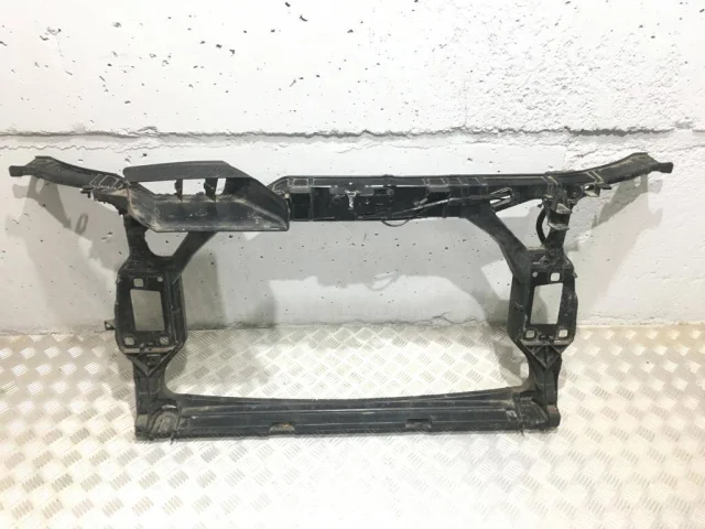 Панель радиатора (телевизор) для Audi A4 B9 2015+ на фотографиях