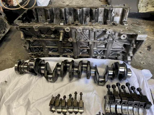 Коленвал для BMW 5er Ф11 Touring 2010-2013 на фотографиях