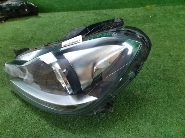 Крышка форсунки фароомывателя левая для Mercedes-Benz C class W204 2007-2014 на фотографиях