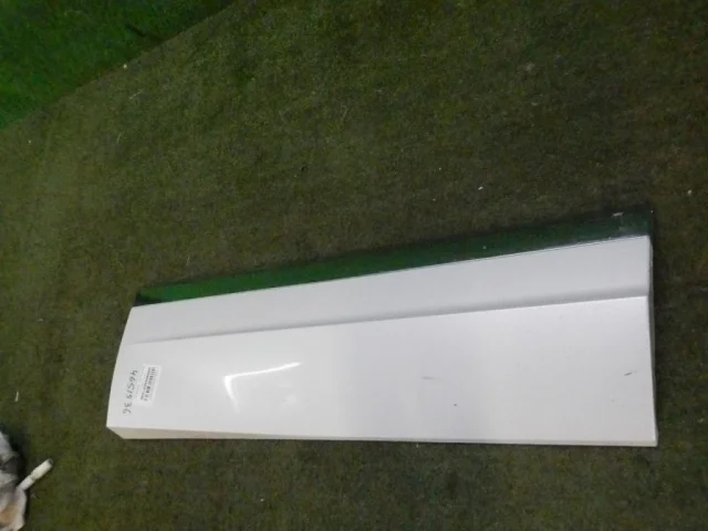 Молдинг двери задний правый для Volkswagen Touareg III (CR) 2018+ на фотографиях