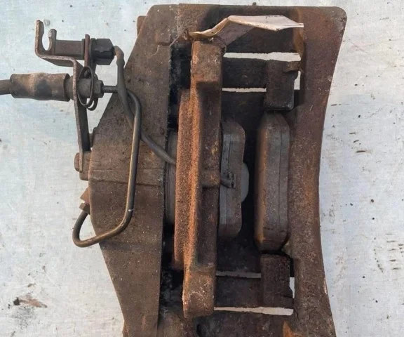 Суппорт передний левый для Audi A6 C6 Avant 2004-2011 на фотографиях