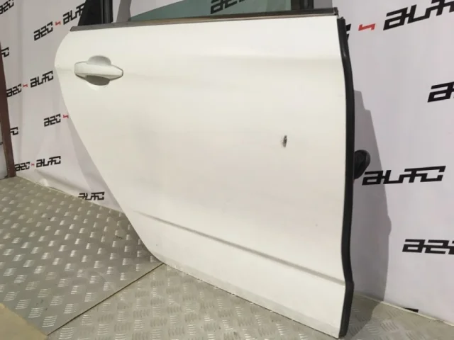 Дверь передняя правая для Citroen C4 Хэтчбек 2010-2016 на фотографиях