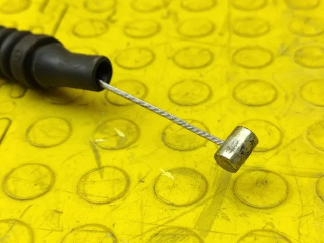 Трос замка капота для Mercedes-Benz C class CL203 2000-2008 на фотографиях