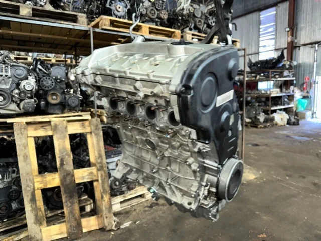 Двигатель для Audi A4 B6 Avant 2000-2004 на фотографиях