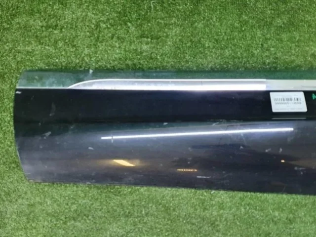 Накладка на дверь передняя левая для Volkswagen Touareg II (7P5) 2010-2014 на фотографиях