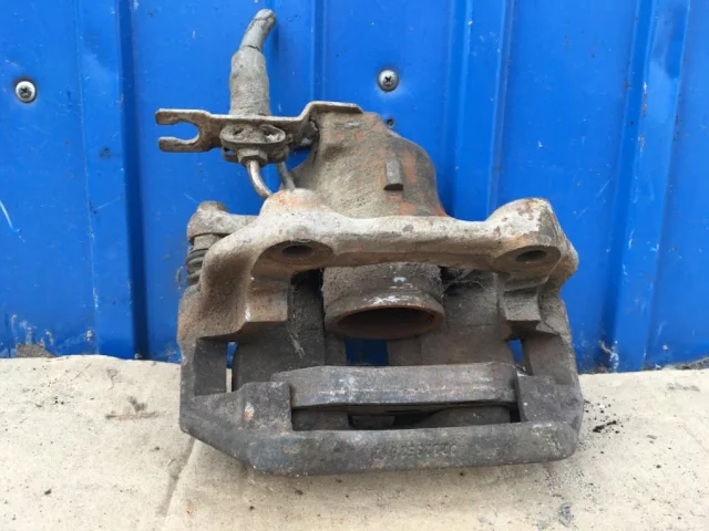 Суппорт передний правый для Audi A4 B5 Avant 1994-2001 на фотографиях