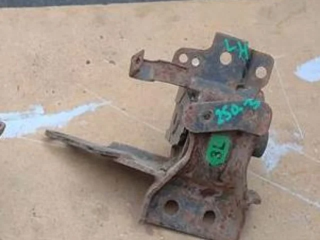 Опора двигателя передняя левая верхняя для Toyota Avensis Седан T250 2003-2008 на фотографиях