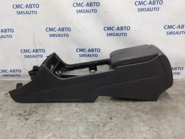 Подлокотник передний левый для Volkswagen Touareg II (7P5) 2010-2014 на фотографиях