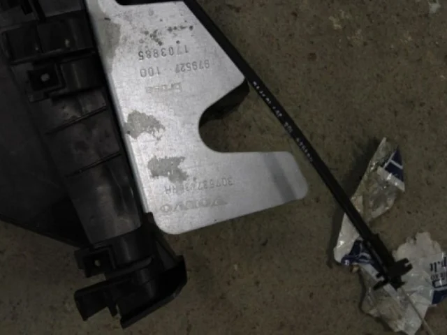 Замок двери задней правой для Volvo S40 MS 2004-2012 на фотографиях