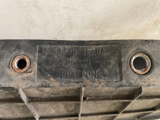 Усилитель переднего бампера для Infiniti QX 80 2013-2022 на фотографиях