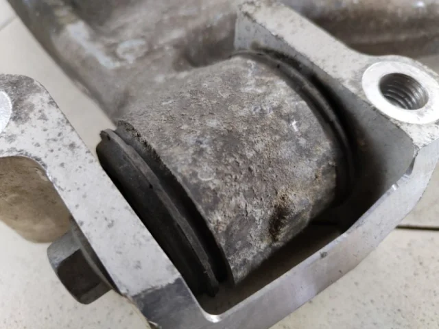 Рычаг передний правый нижний для Volvo XC90 II L 2014-2019 на фотографиях