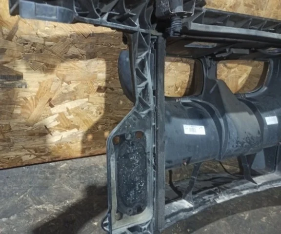 Панель радиатора (телевизор) для BMW 1er Е81 2007-2012 на фотографиях