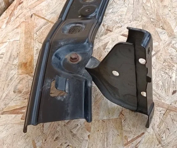 Кронштейн подушки двигателя для Toyota Land Cruiser 200 (JDM) 2007-2013 на фотографиях