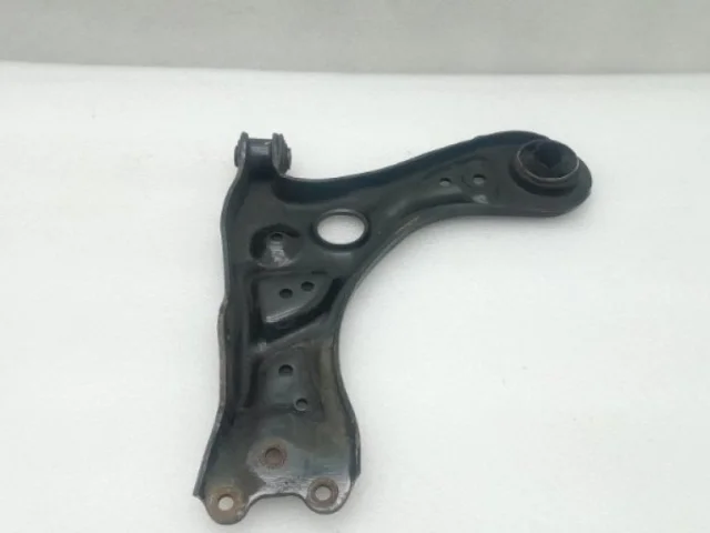 Рычаг передний правый нижний для Volkswagen Polo V (6C) Седан 2015-2020 на фотографиях