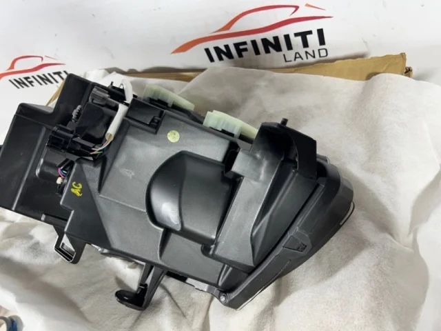 Фара правая для Infiniti QX 80 2013-2022 на фотографиях