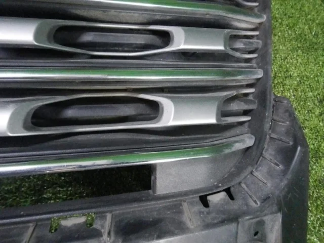 Решетка переднего бампера для Ford Explorer U502 rest 2014-2019 на фотографиях