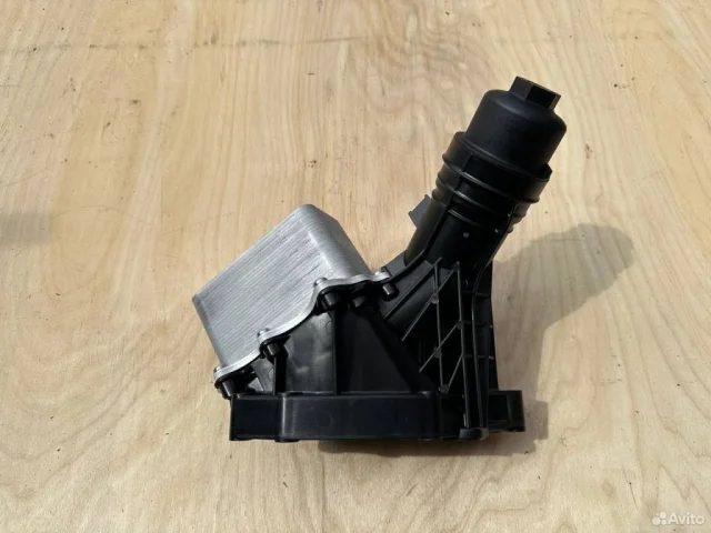 Масляный стакан для BMW 5er G30 2016-2023 на фотографиях