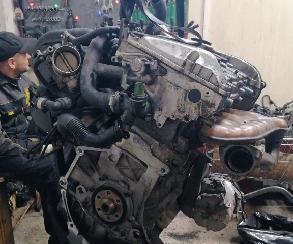 Двигатель для Audi A4 B6 Avant 2000-2004 на фотографиях