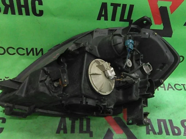 Фонарь внешний правый для Nissan Teana J31 2003-2007 на фотографиях