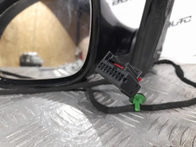 Стекла и зеркала для Volkswagen Passat Variant (B6, Typ 3C) 2004-2010 на фотографиях