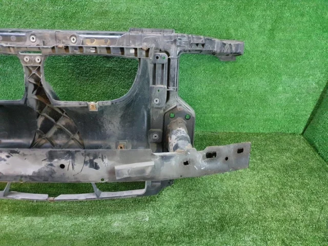 Панель радиатора (телевизор) для BMW 1er Е81 2007-2012 на фотографиях