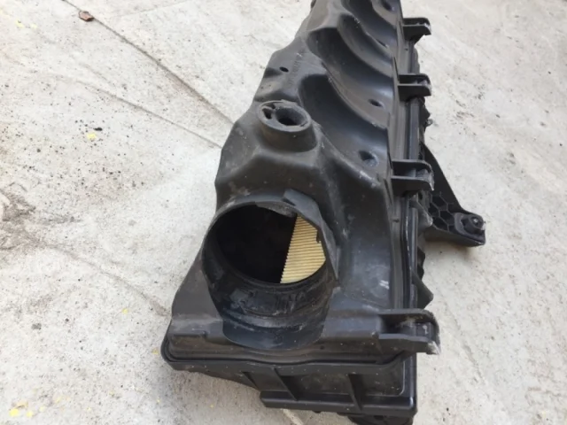 Корпус воздушного фильтра для Citroen C4 Хэтчбек 2010-2016 на фотографиях