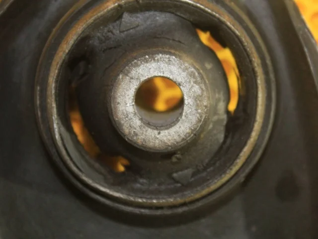 Качающийся рычаг левый для Volkswagen Polo V Седан (6R) 2009-2015 на фотографиях