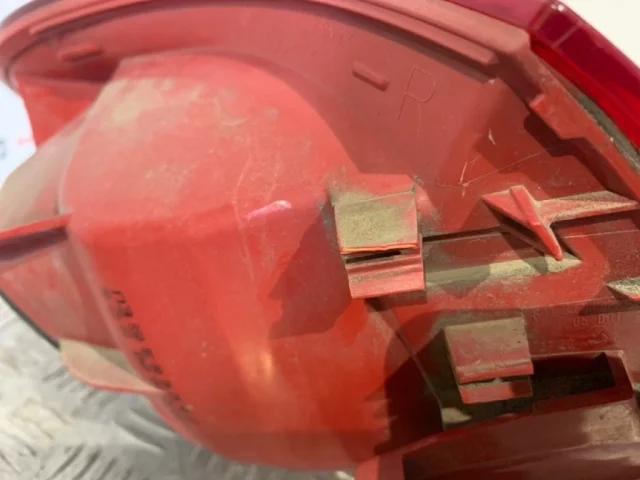 Фонарь внешний правый для Volkswagen Passat Variant (B6, Typ 3C) 2004-2010 на фотографиях