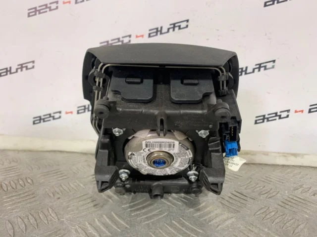 Подушка безопасности водителя для Citroen C4 Седан 2010-2016 на фотографиях