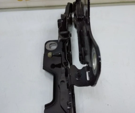 Петля капота левая для BMW X5 G05 2018+ на фотографиях