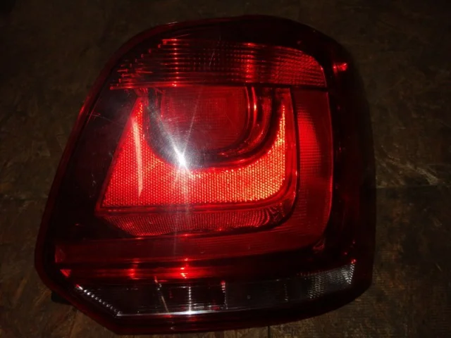 Фонарь правый для Volkswagen Polo V (6R) 2009-2014 на фотографиях