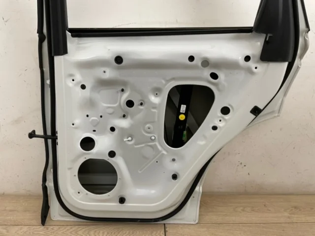 Дверь задняя правая для Volkswagen Touareg III (CR) 2018+ на фотографиях