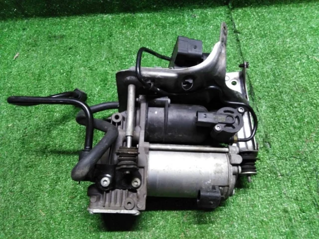 Компрессор пневмоподвески задний для Mercedes-Benz S class W222 2013-2017 на фотографиях