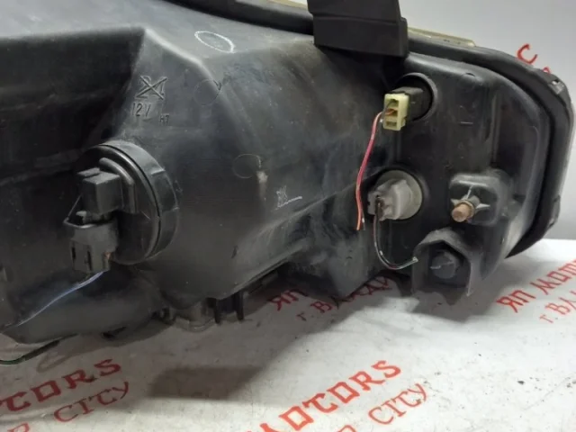 Фара ксенон левая для Suzuki SX4 2006-2009 на фотографиях