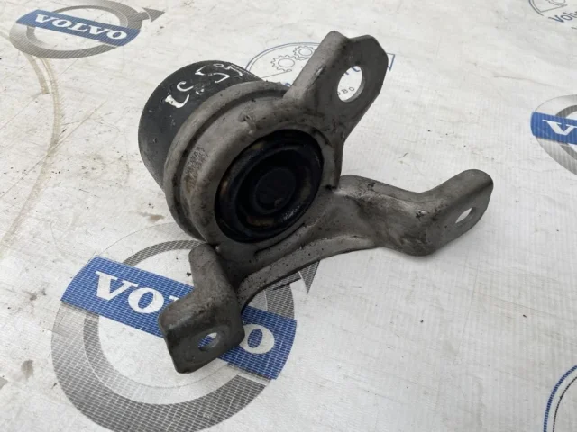Опора двигателя задняя правая нижняя для Volvo S80 AS 2006-2016 на фотографиях
